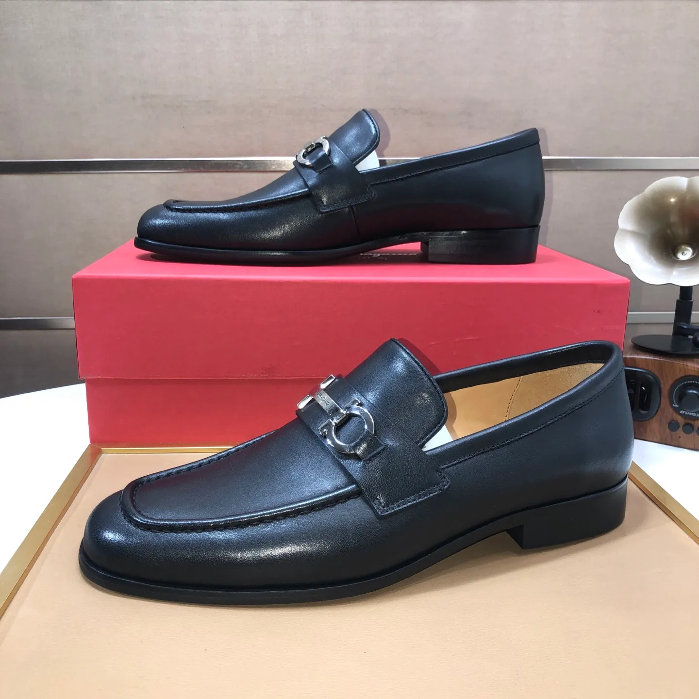 Men's shoes💰580💰【Ferragamo】Official website new product update👏High-quality casual shoes👟Imported first-layer calfskin with official website breathable printed fabric, comfortable and breathable, cowhide lining. Matching code: 38~44 (45 customized, non-refundable)